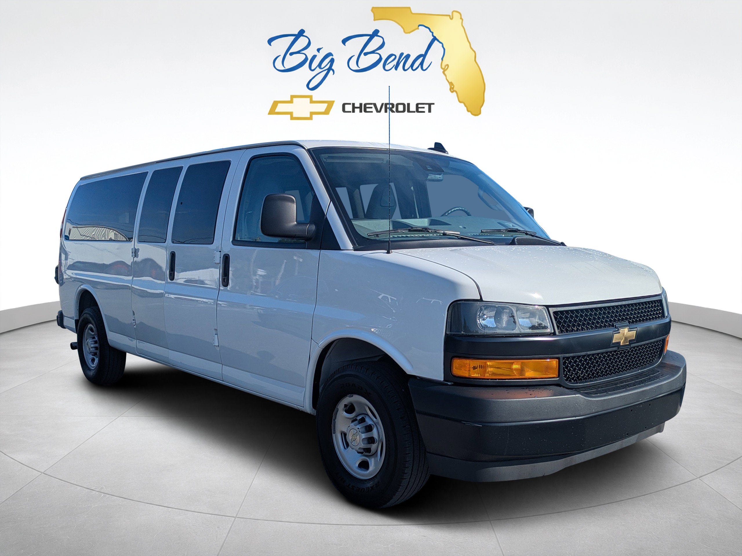 2024 Chevrolet Express Passenger 3500 1LS