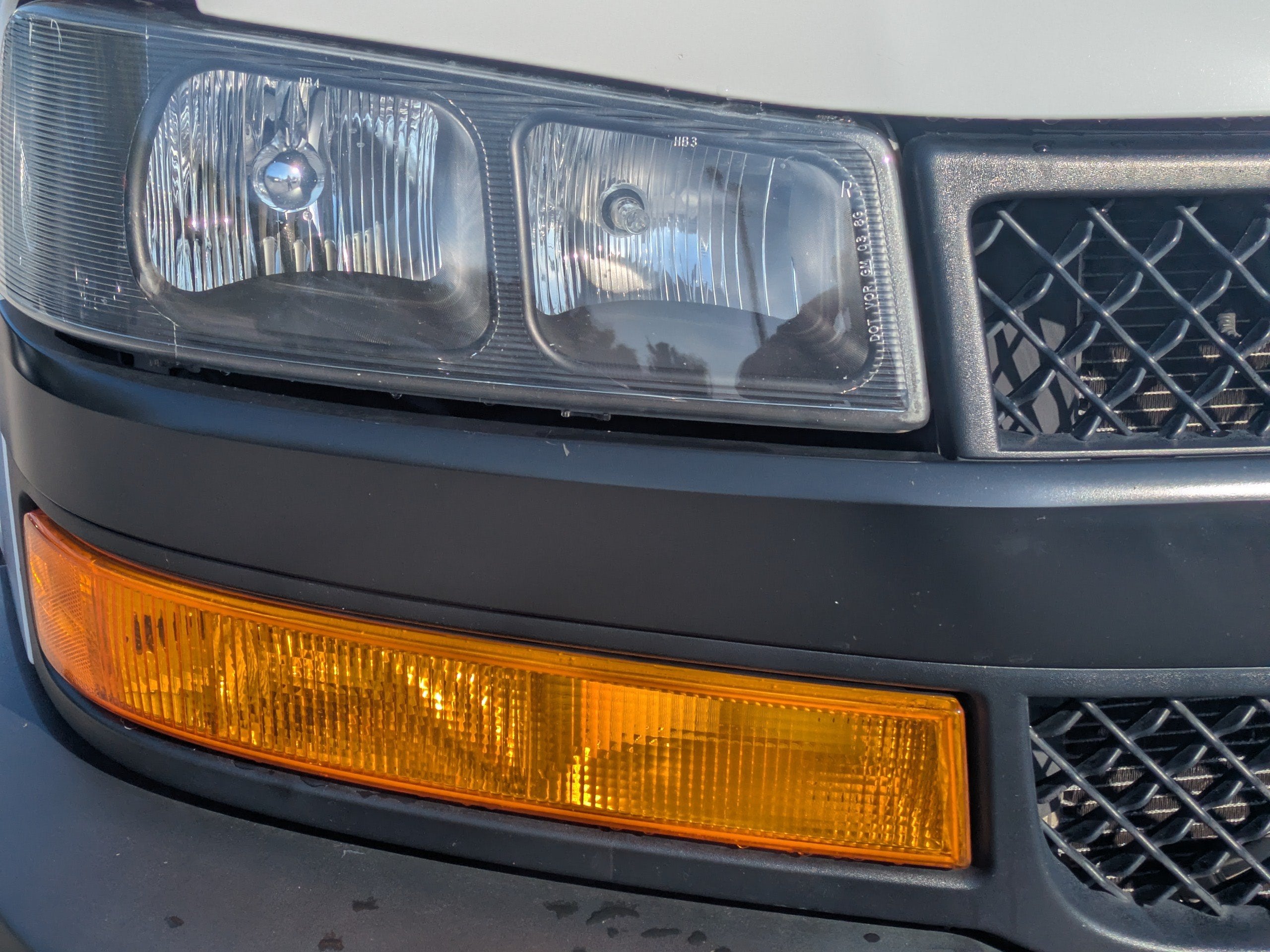 2024 Chevrolet Express Passenger 3500 1LS