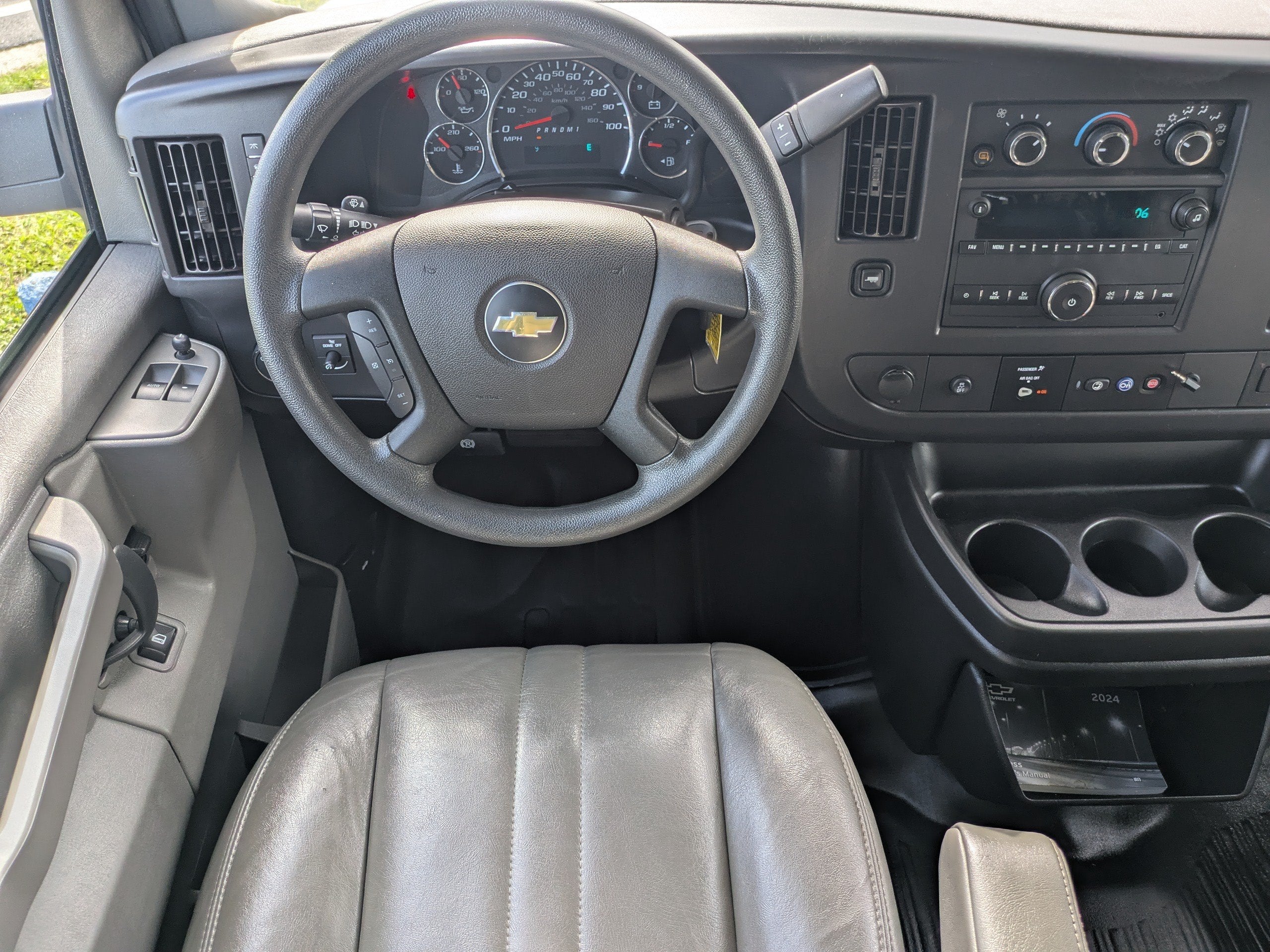 2024 Chevrolet Express Passenger 3500 1LS