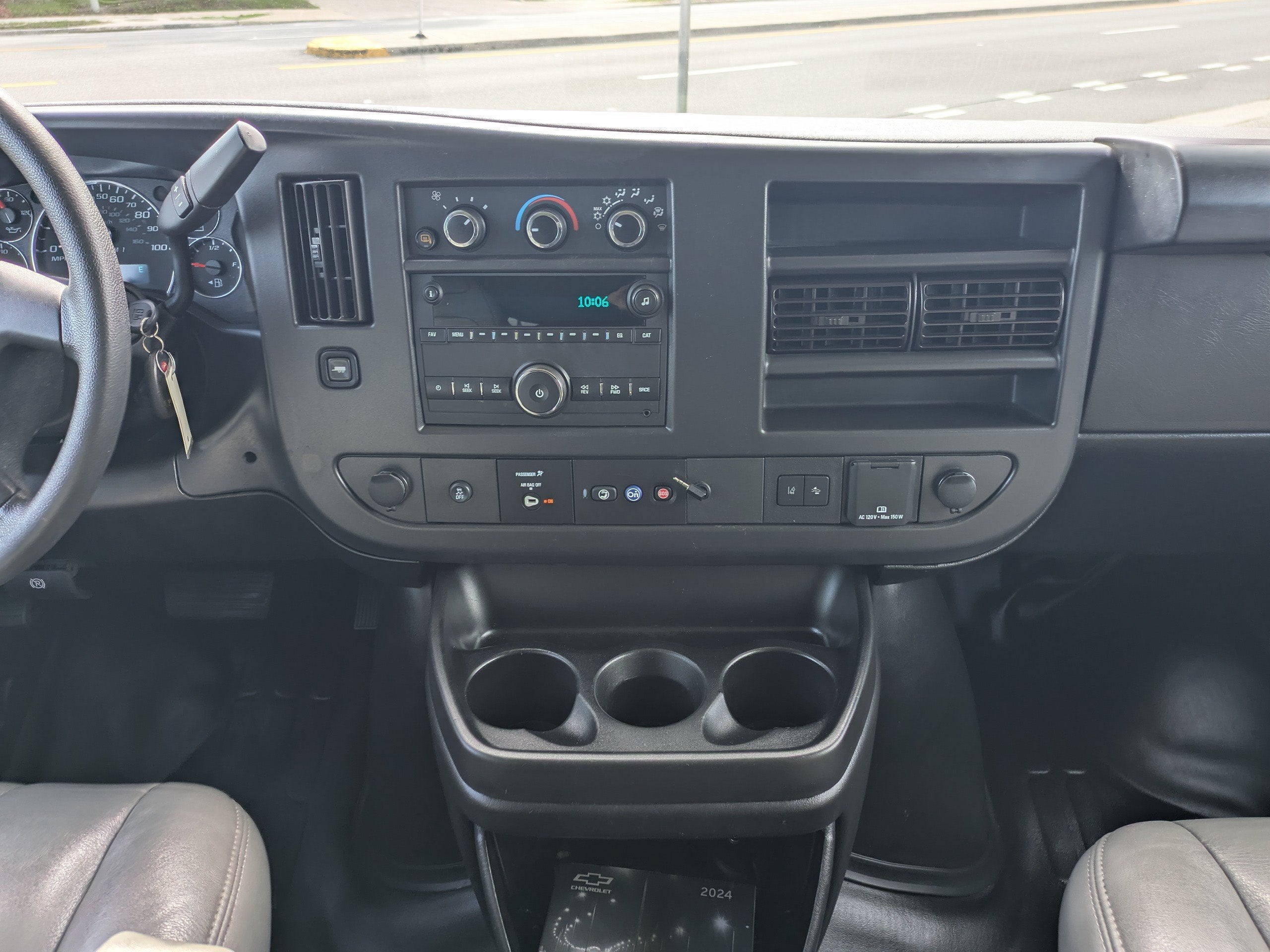 2024 Chevrolet Express Passenger 3500 1LS