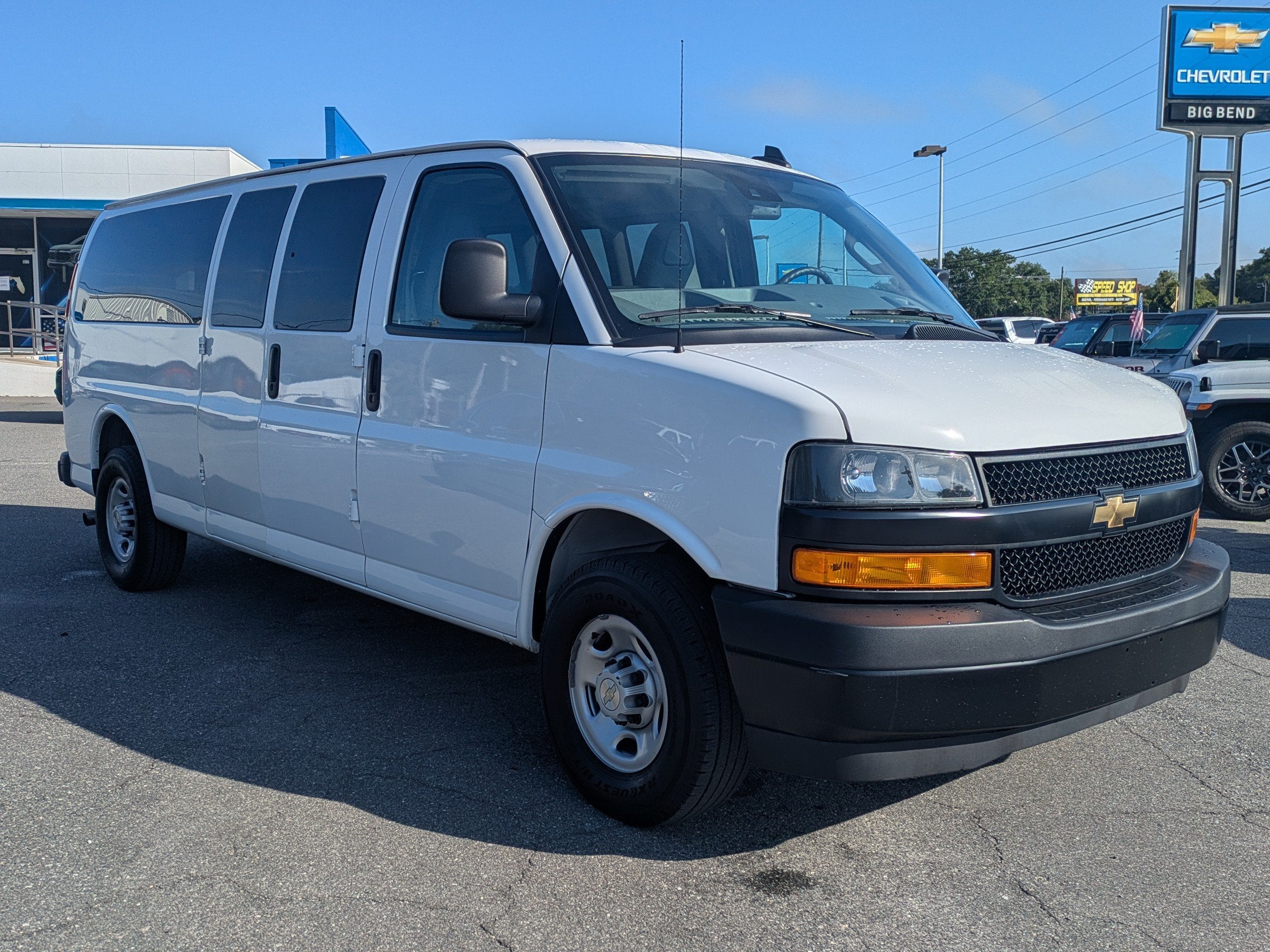 2024 Chevrolet Express Passenger 3500 1LS