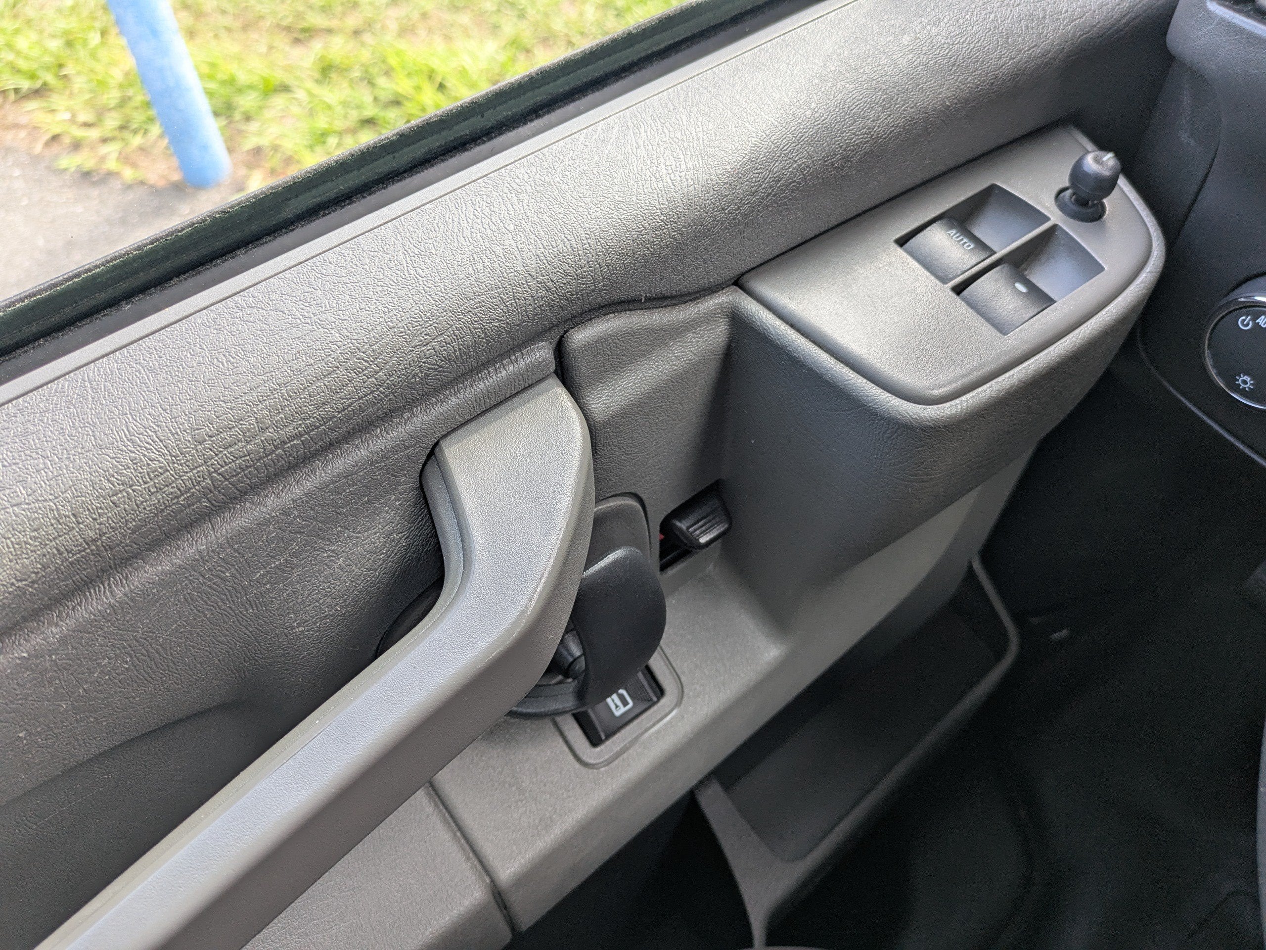 2024 Chevrolet Express Passenger 3500 1LS