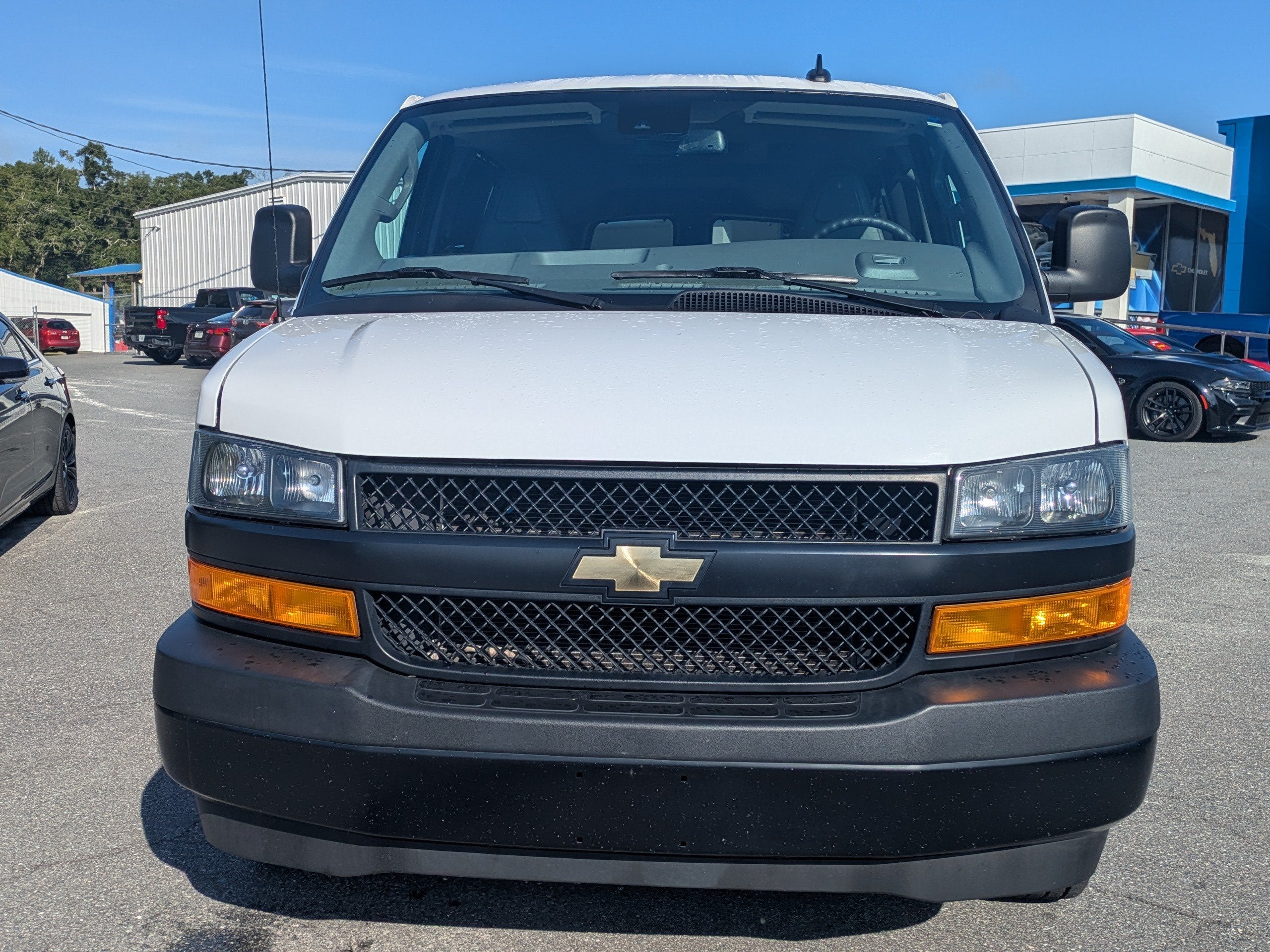 2024 Chevrolet Express Passenger 3500 1LS