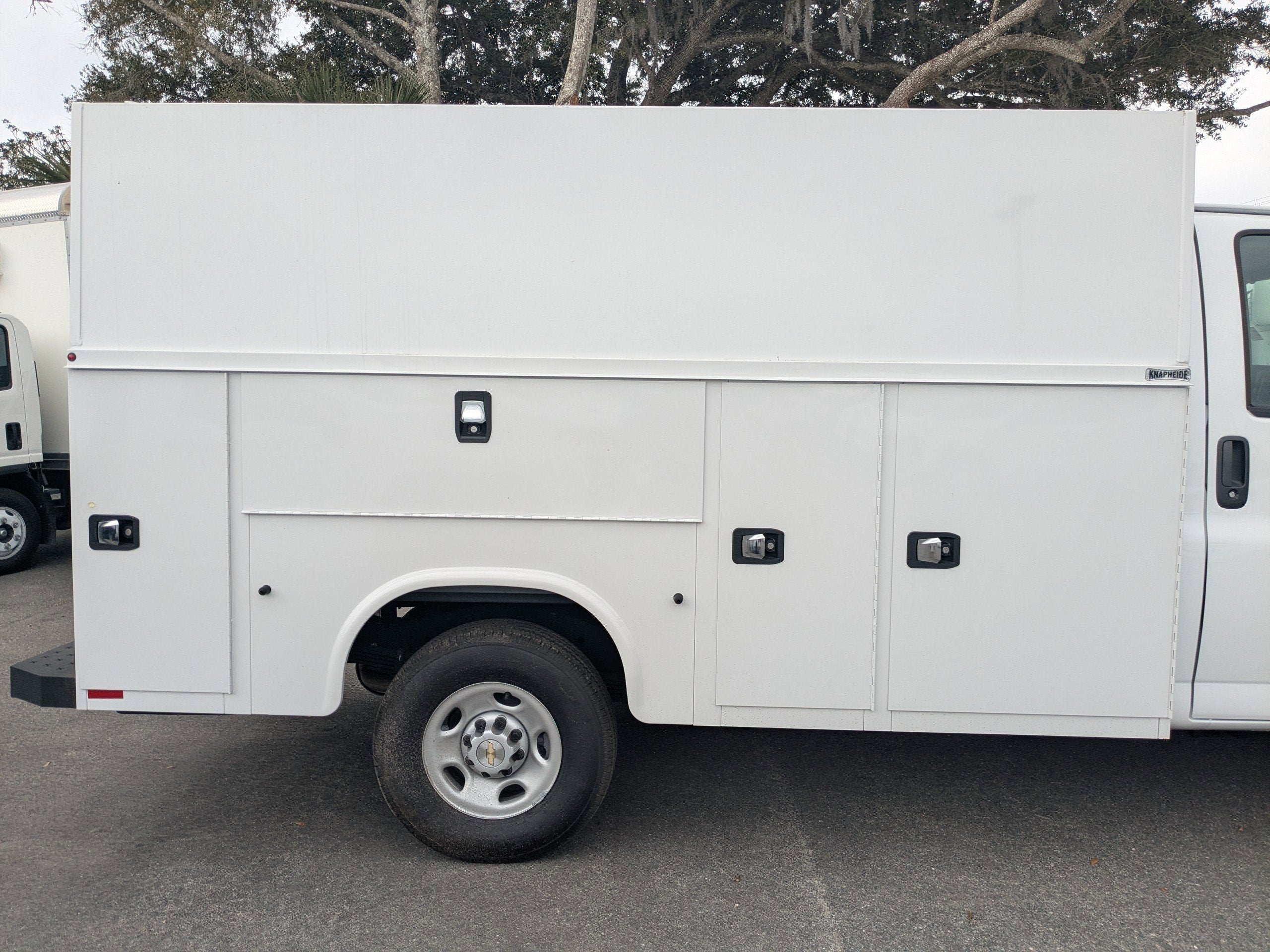 2025 Chevrolet Express Cutaway 3500 1WT