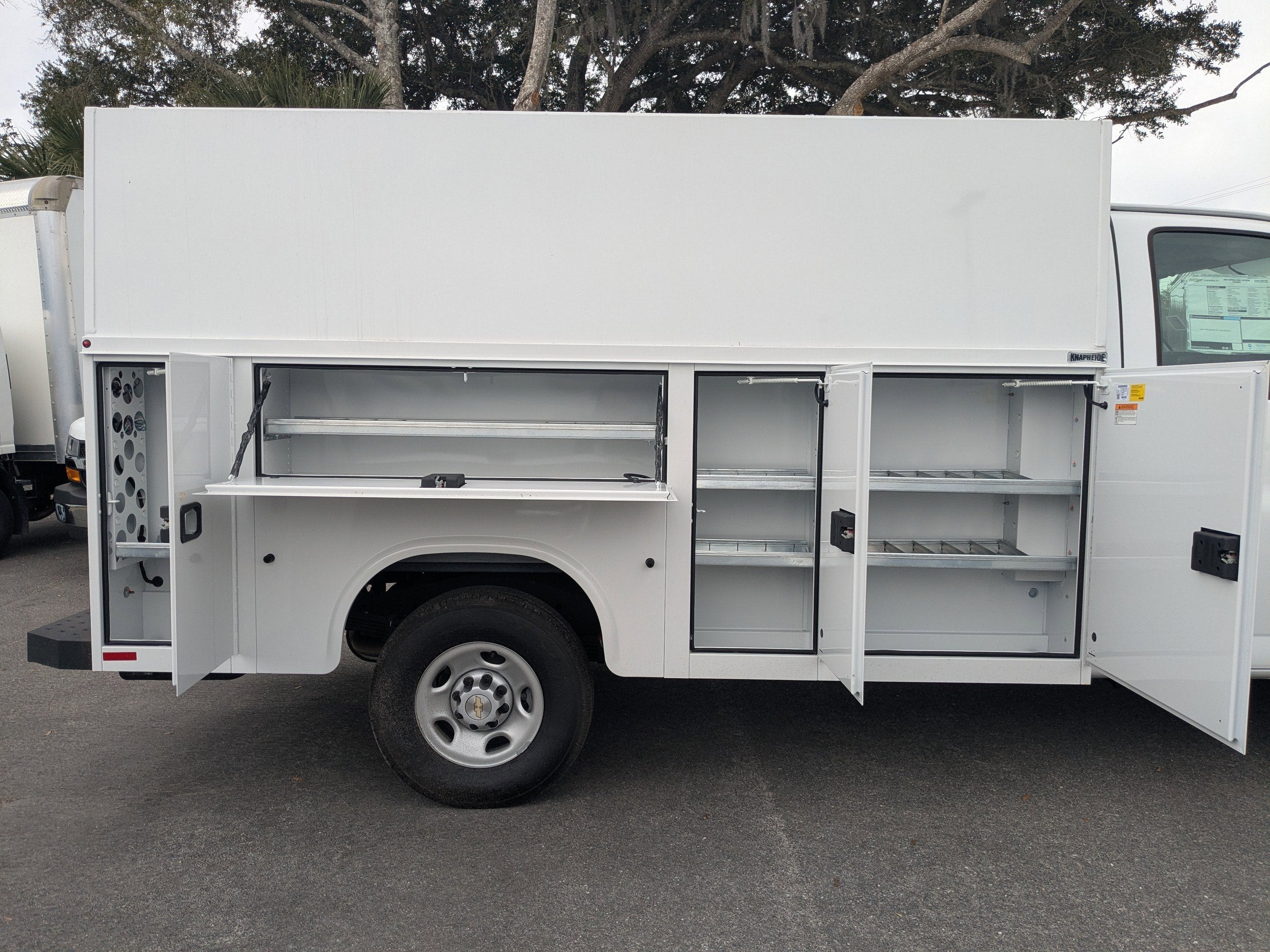 2025 Chevrolet Express Cutaway 3500 1WT