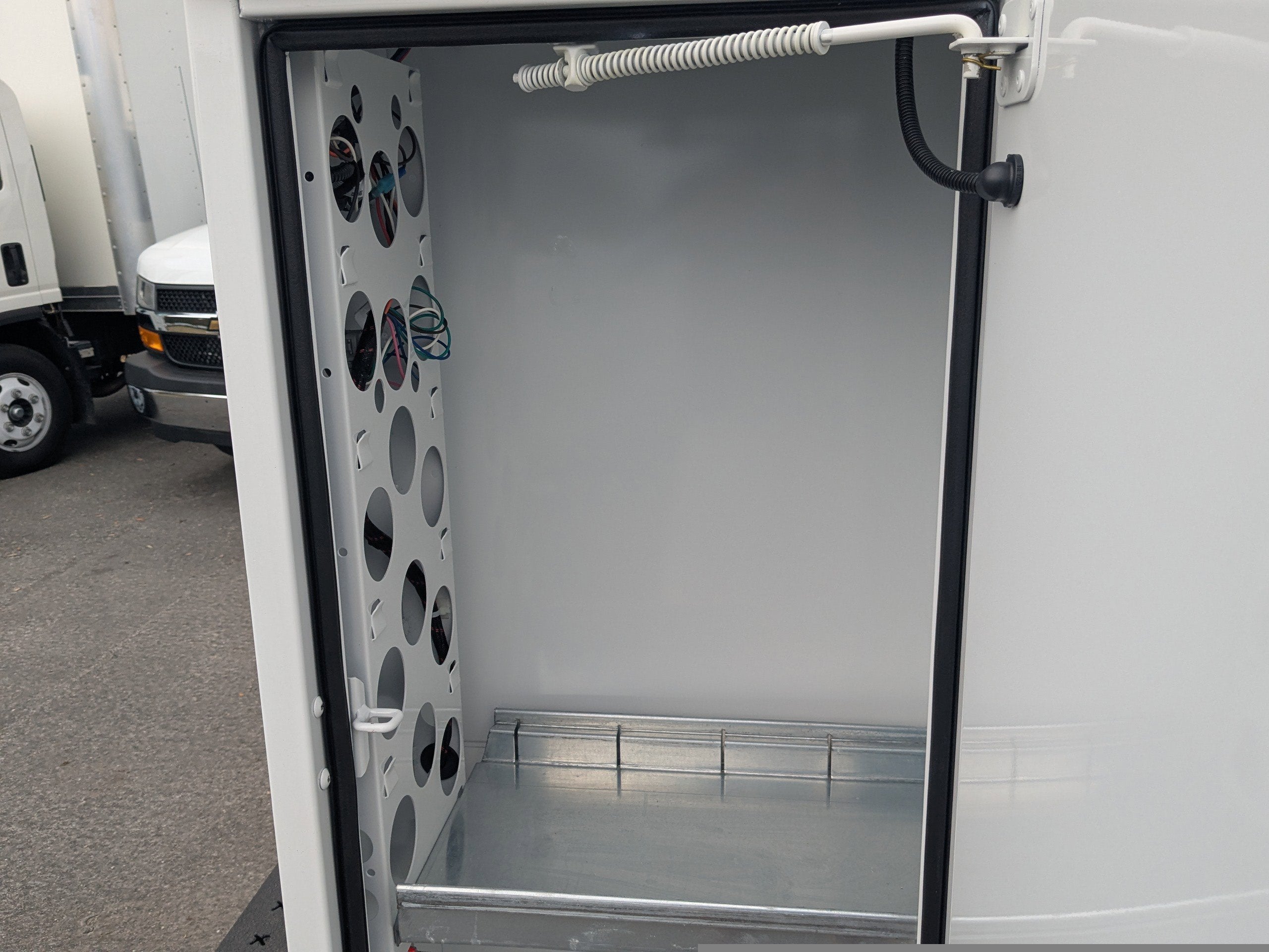2025 Chevrolet Express Cutaway 3500 1WT