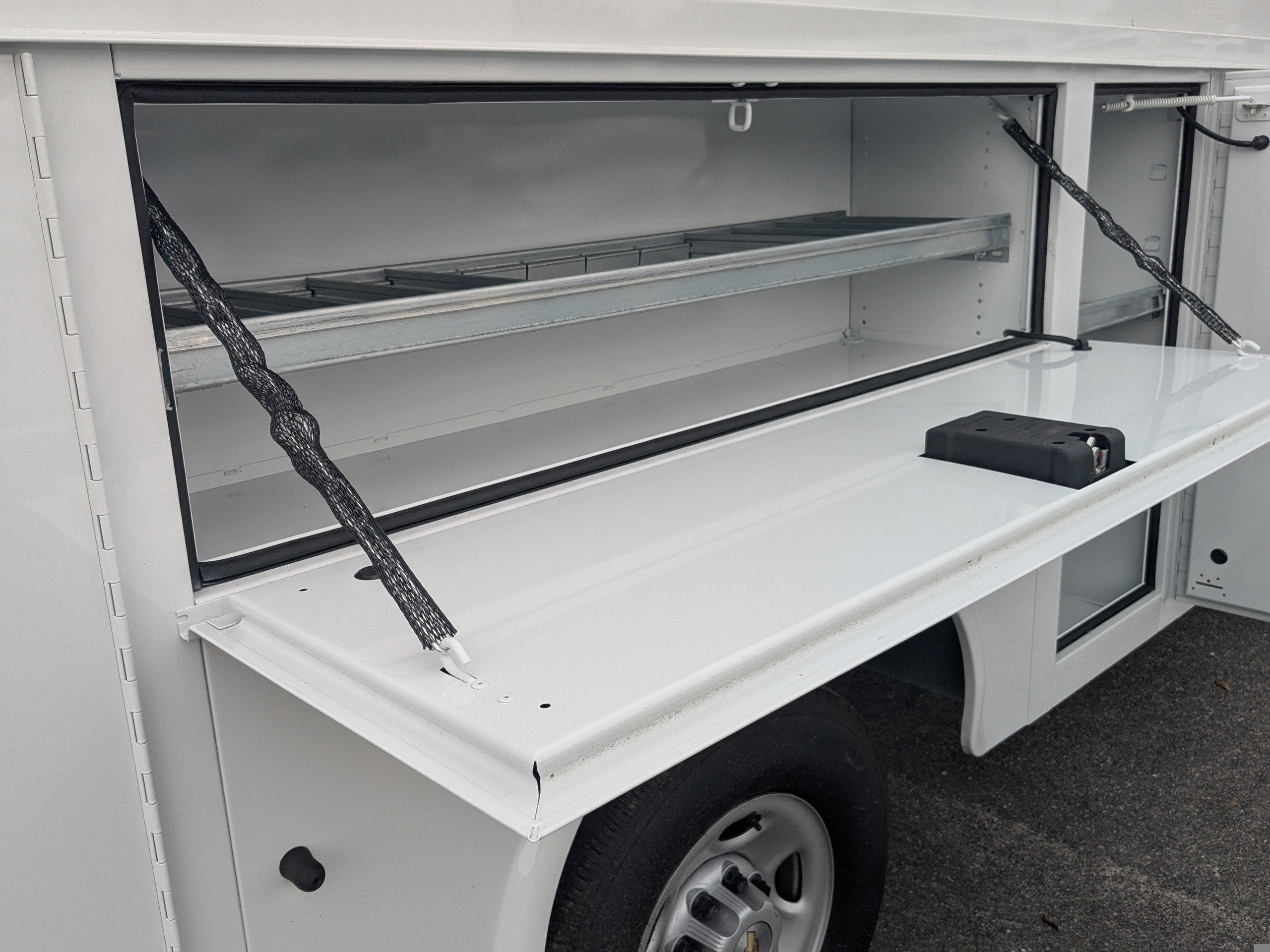 2025 Chevrolet Express Cutaway 3500 1WT