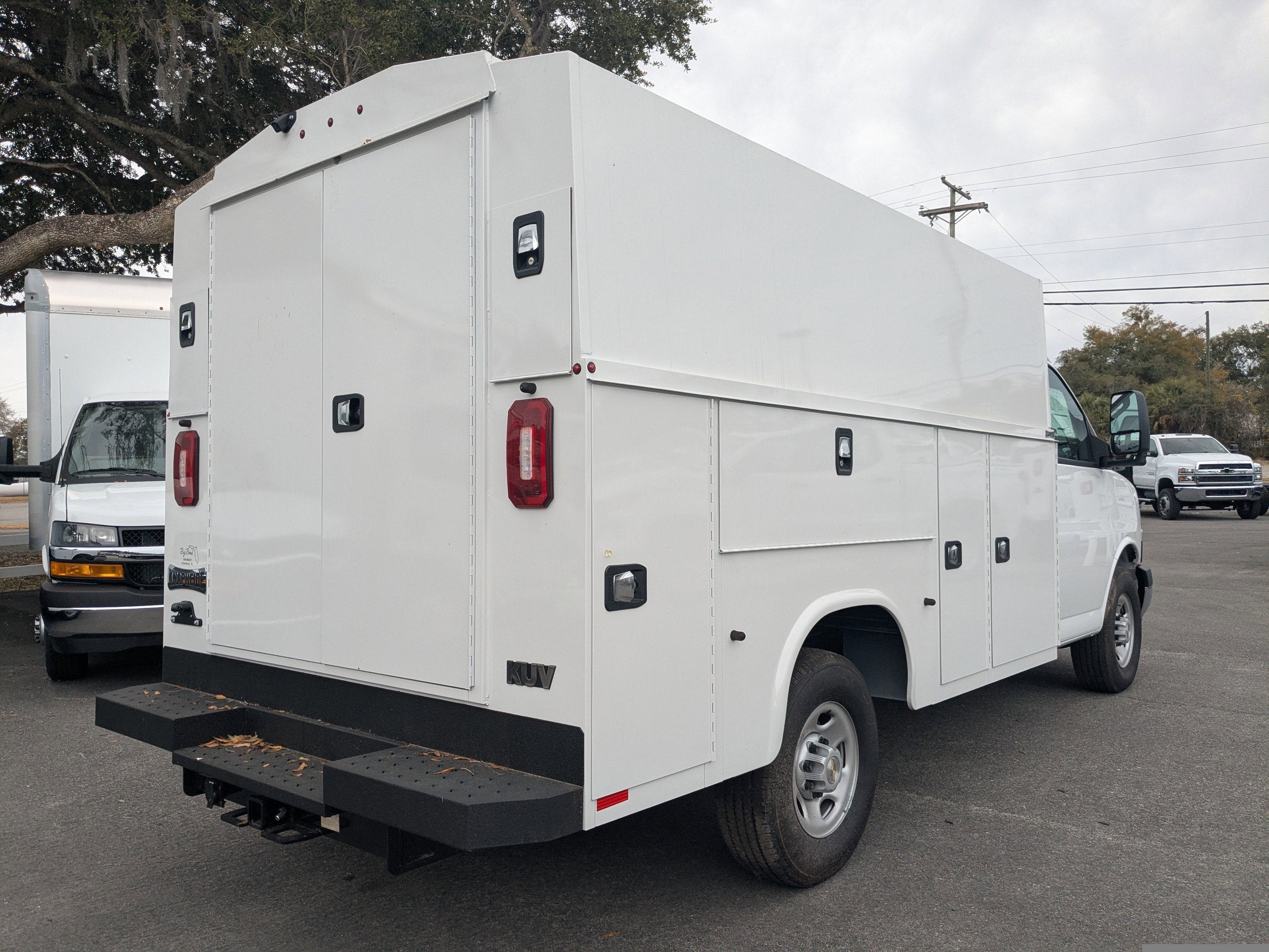 2025 Chevrolet Express Cutaway 3500 1WT