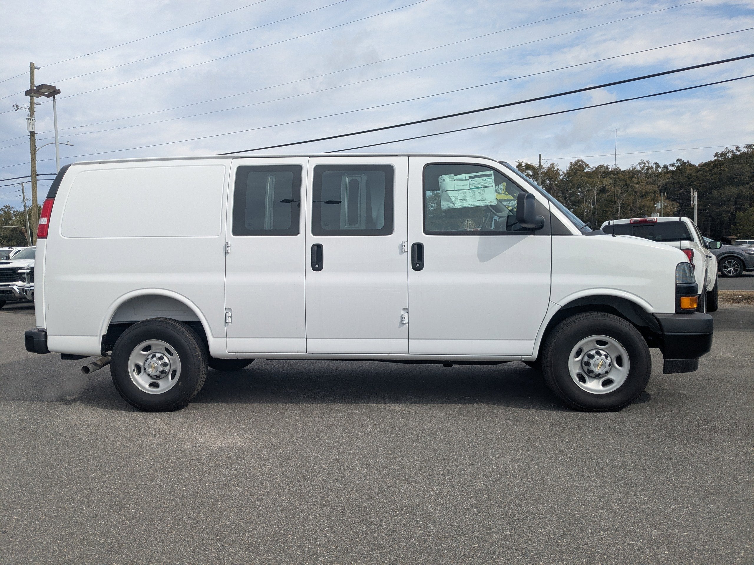 2025 Chevrolet Express Cargo WT