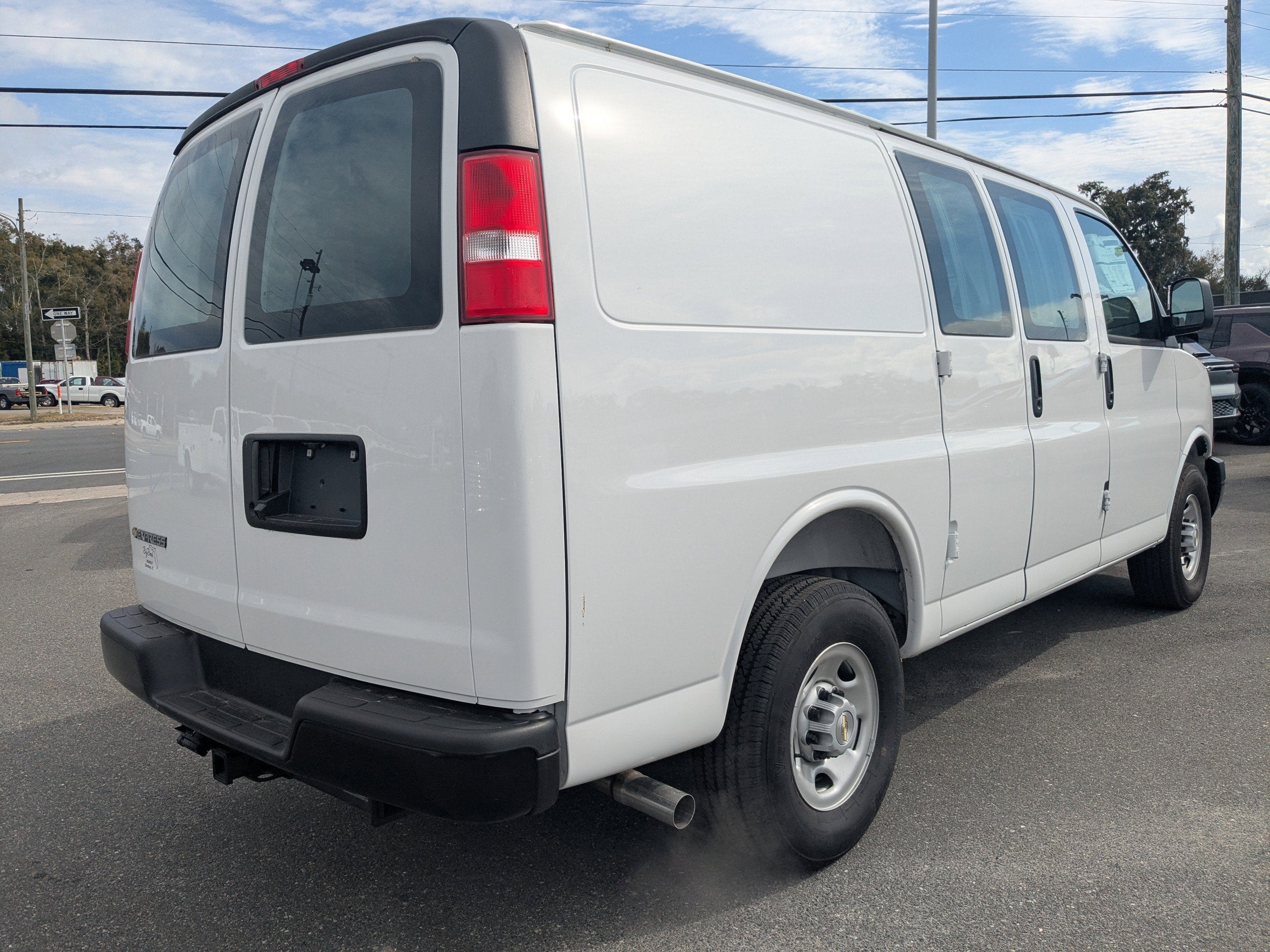 2025 Chevrolet Express Cargo WT