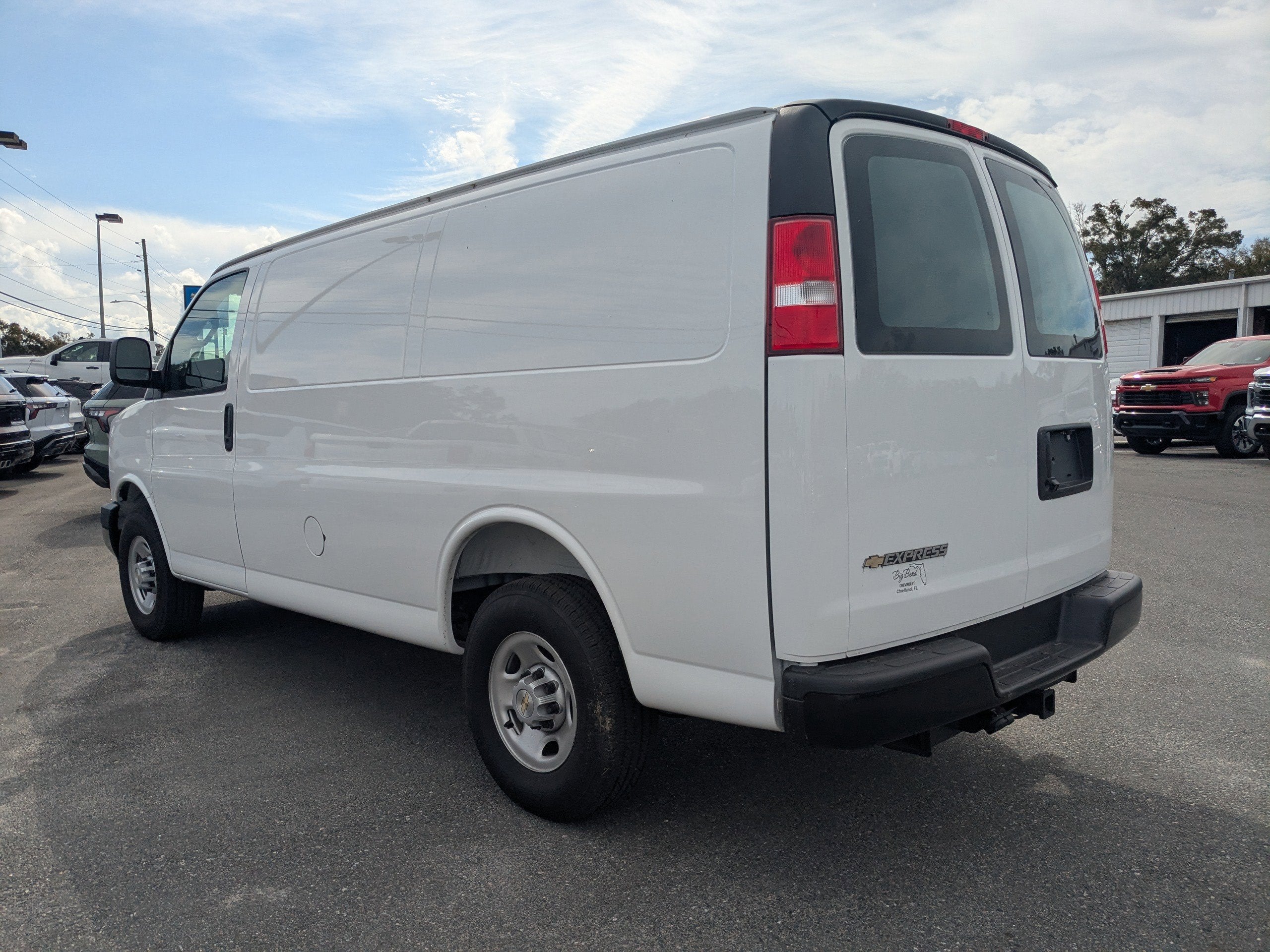 2025 Chevrolet Express Cargo WT