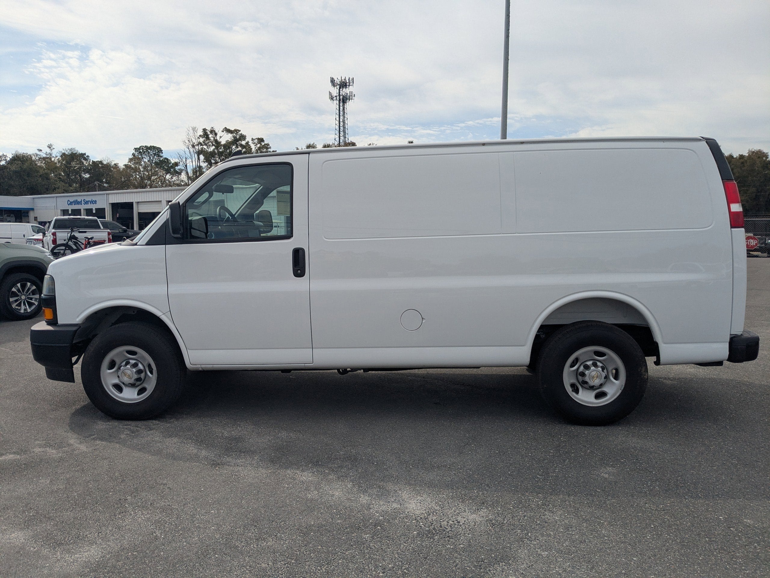 2025 Chevrolet Express Cargo WT