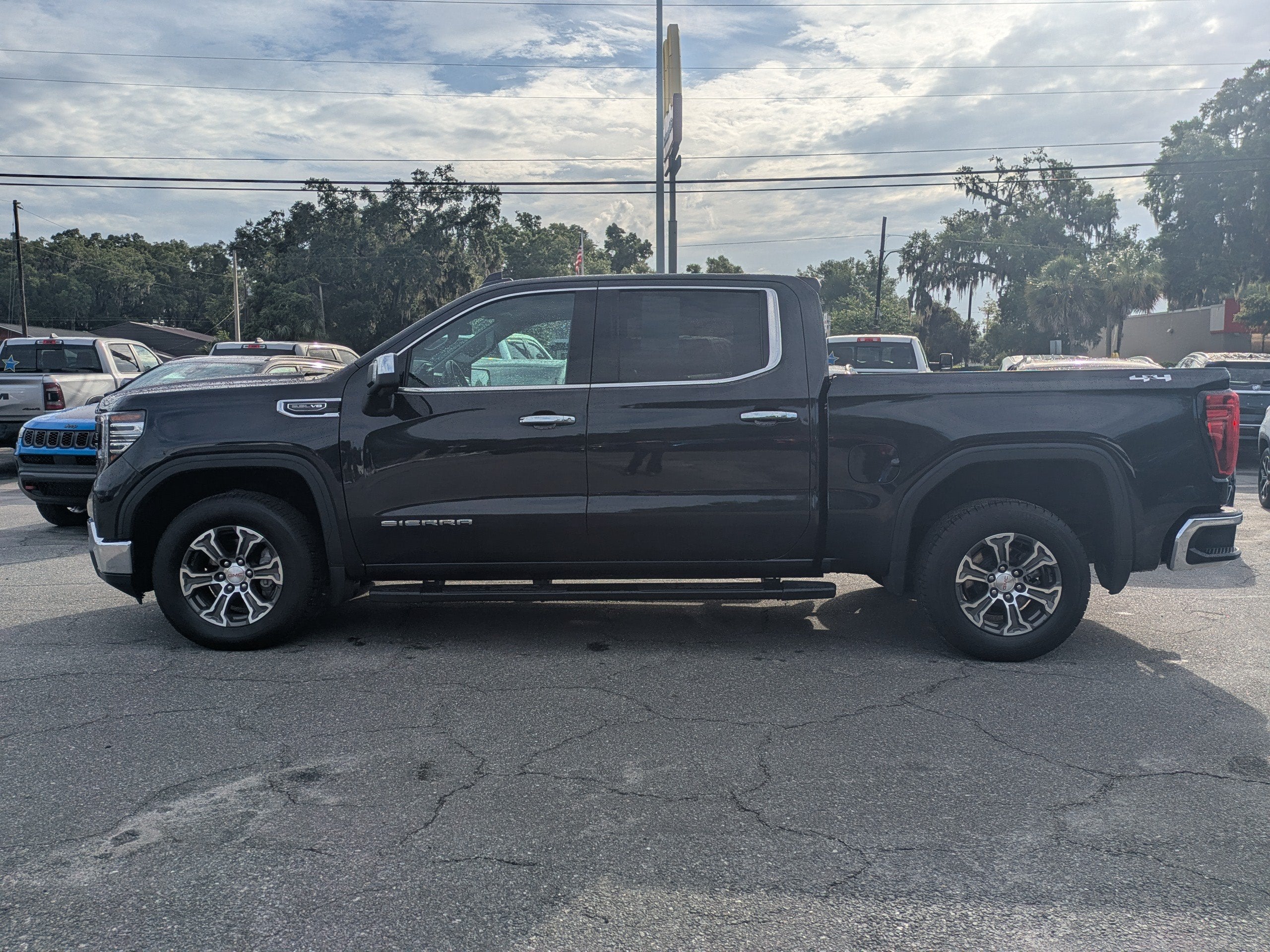 2024 GMC Sierra 1500 SLT