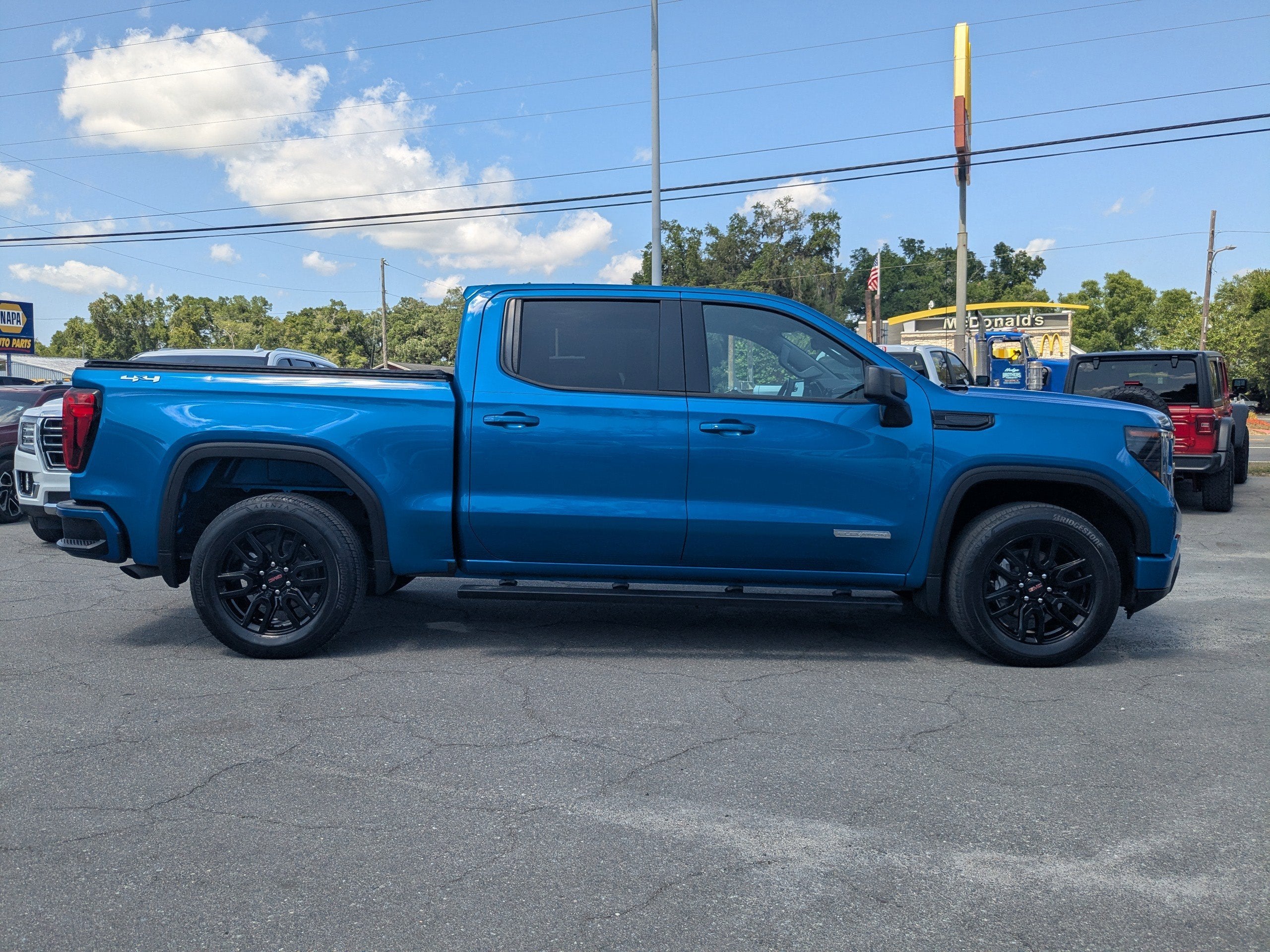 2023 GMC Sierra 1500 Elevation