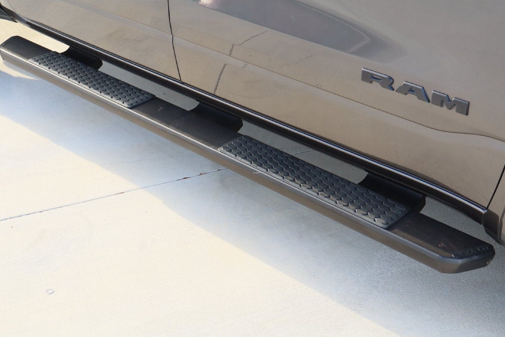 2020 RAM 1500 Laramie Crew Cab 4x4 5'7" Box