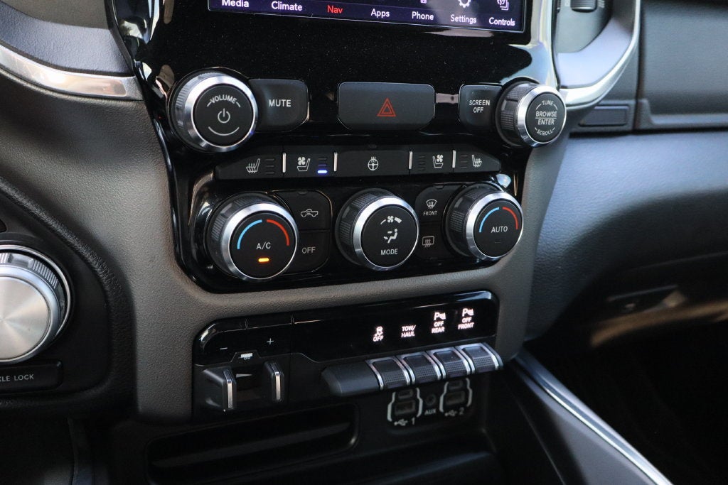2020 RAM 1500 Laramie Crew Cab 4x4 5'7" Box