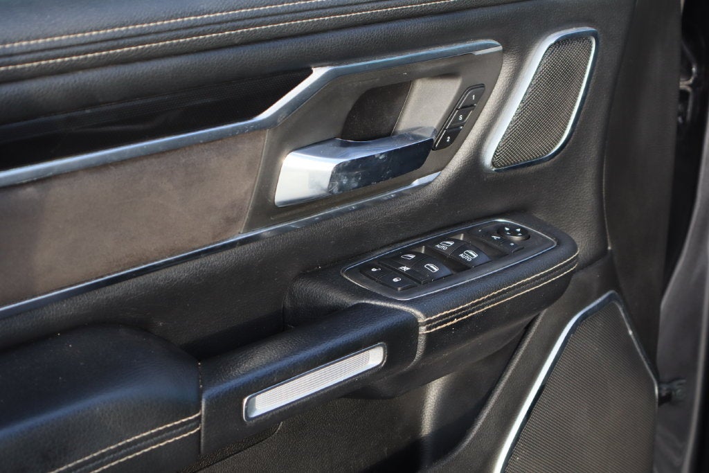 2020 RAM 1500 Laramie Crew Cab 4x4 5'7" Box