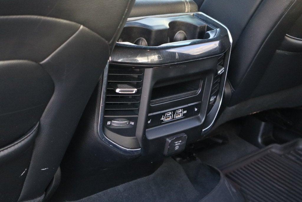 2020 RAM 1500 Laramie Crew Cab 4x4 5'7" Box
