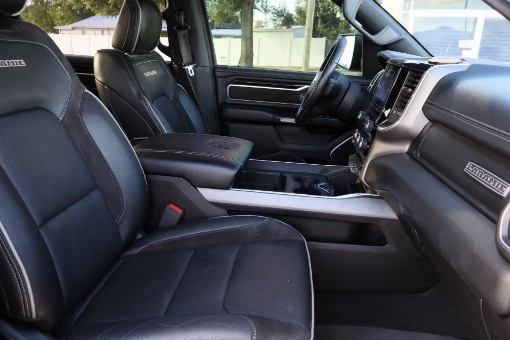 2020 RAM 1500 Laramie Crew Cab 4x4 5'7" Box