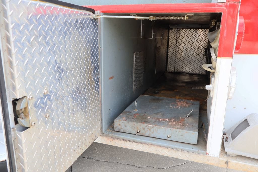 1987 Ford FMC PUMP TRUCK Base