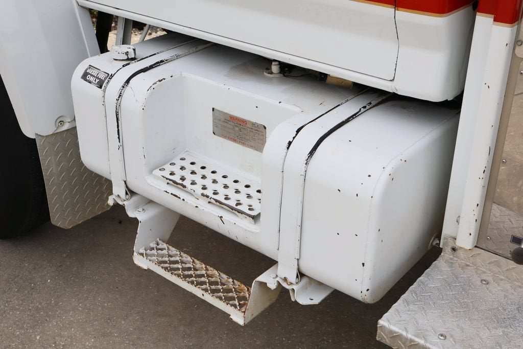 1987 Ford FMC PUMP TRUCK Base