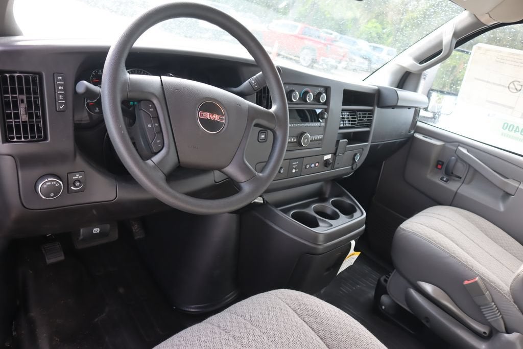 2025 GMC Savana Cutaway 3500 1WT