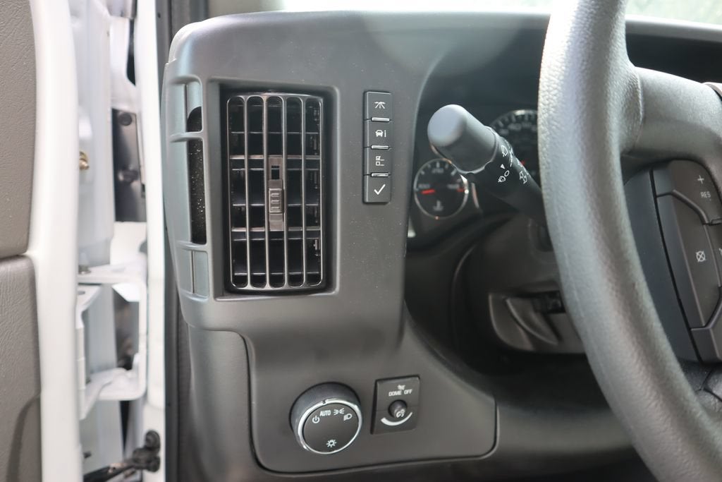 2025 GMC Savana Cutaway 3500 1WT