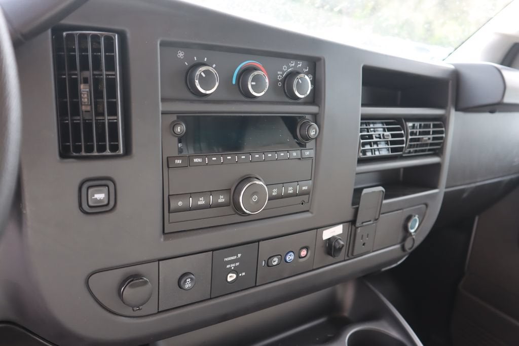 2025 GMC Savana Cutaway 3500 1WT