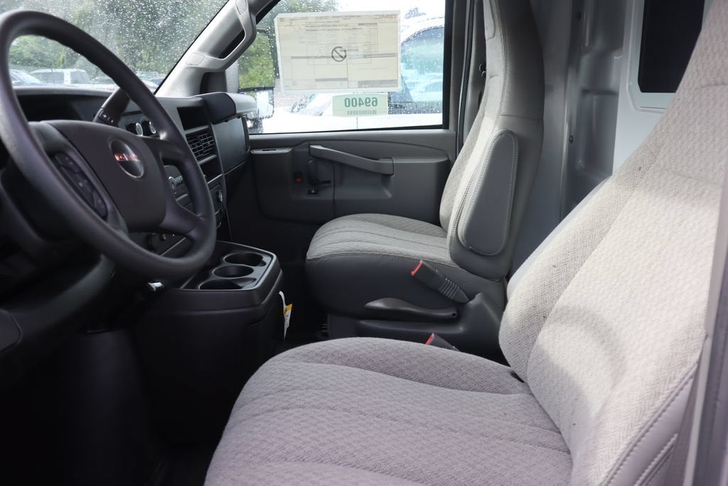 2025 GMC Savana Cutaway 3500 1WT