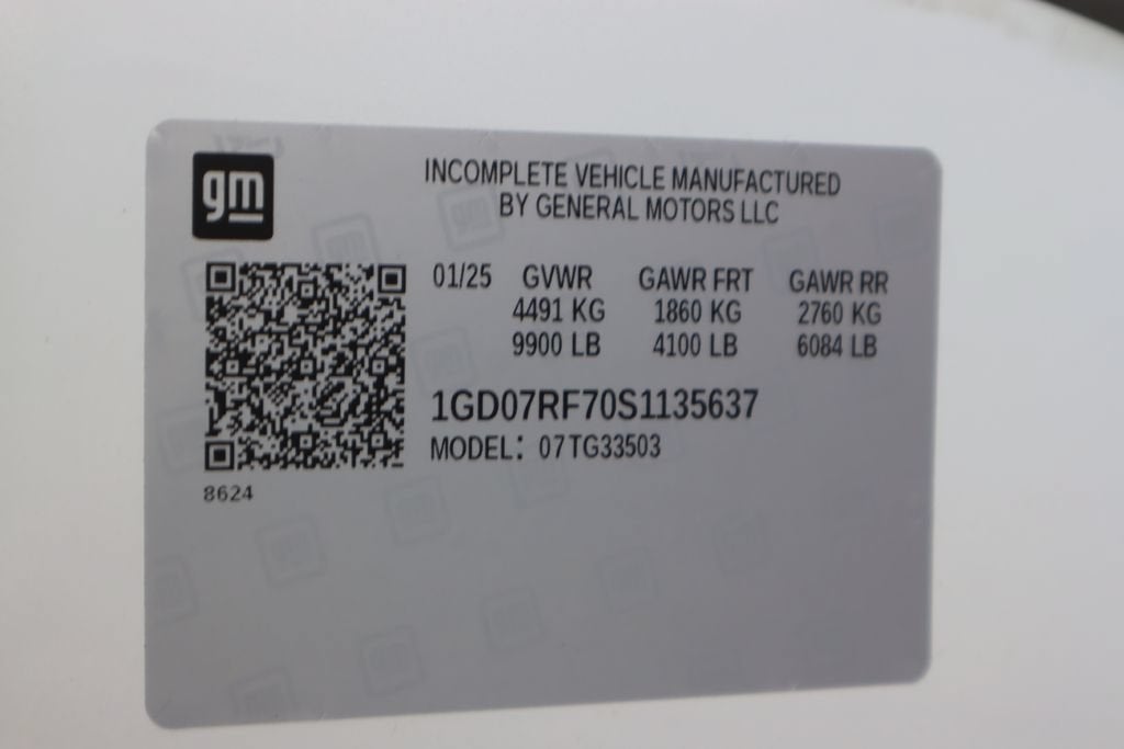 2025 GMC Savana Cutaway 3500 1WT