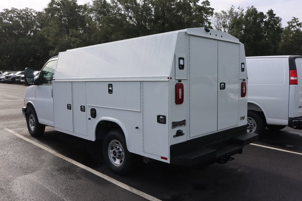 2025 GMC Savana Cutaway 3500 1WT