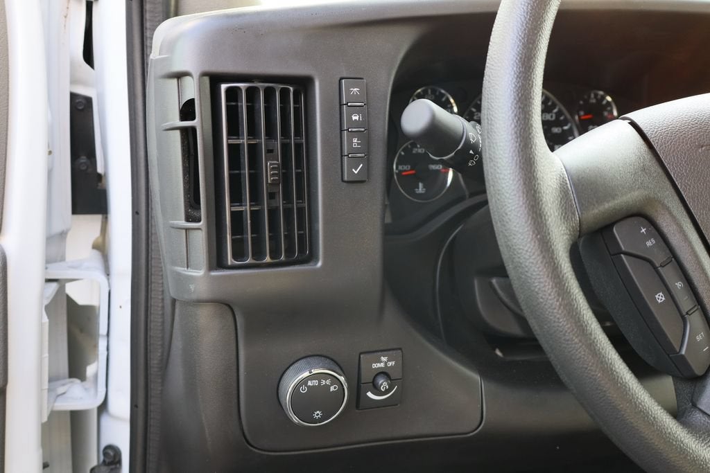 2025 GMC Savana Cutaway 3500 1WT