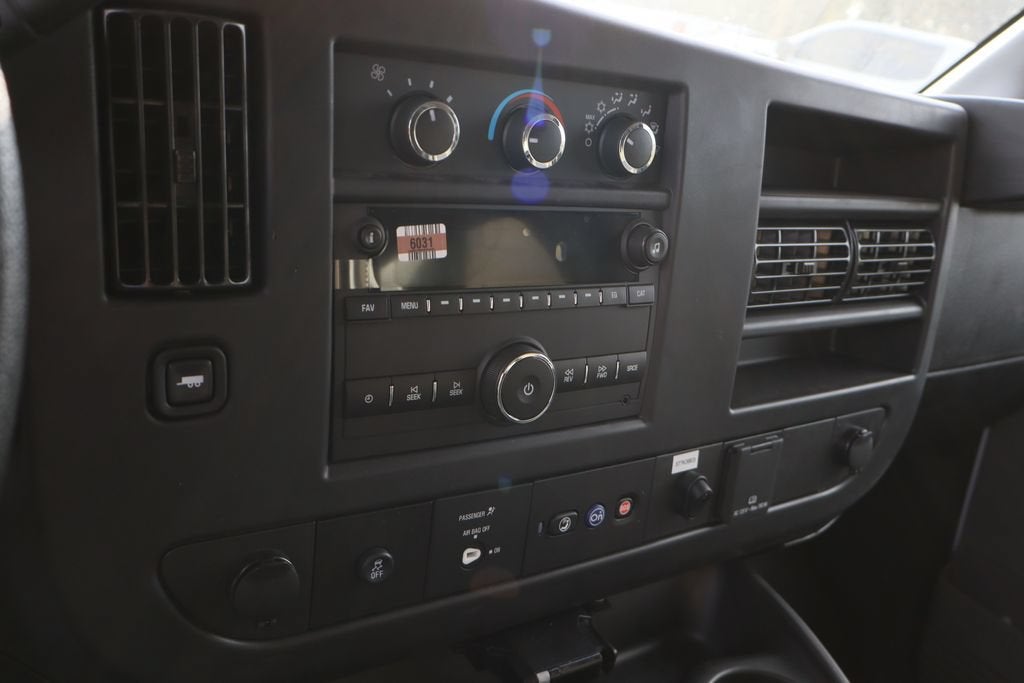 2025 GMC Savana Cutaway 3500 1WT