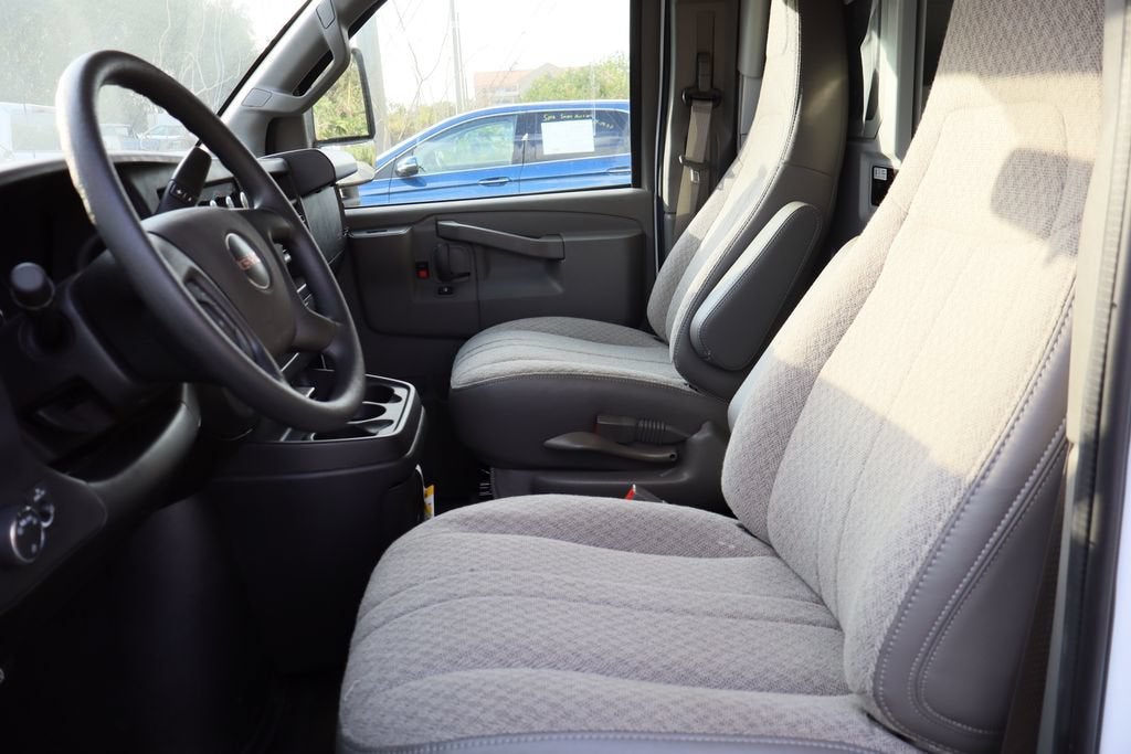 2025 GMC Savana Cutaway 3500 1WT