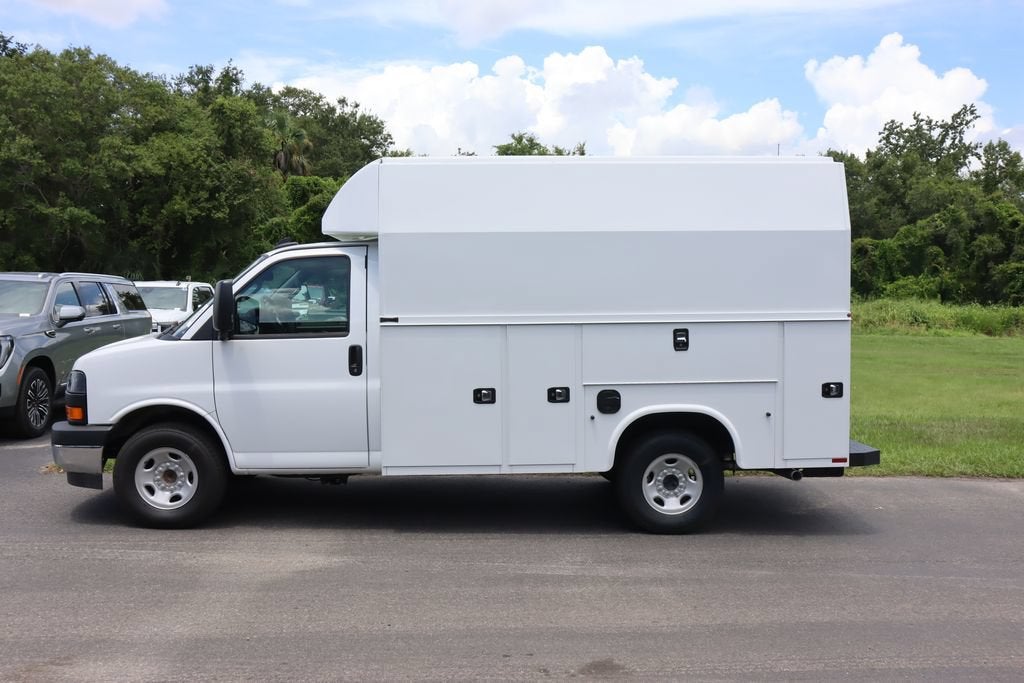 2025 GMC Savana Cutaway 3500 1WT