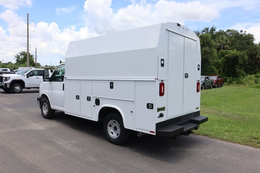 2025 GMC Savana Cutaway 3500 1WT