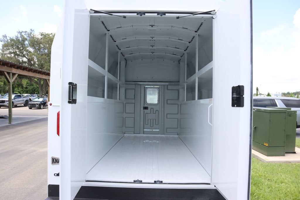 2025 GMC Savana Cutaway 3500 1WT