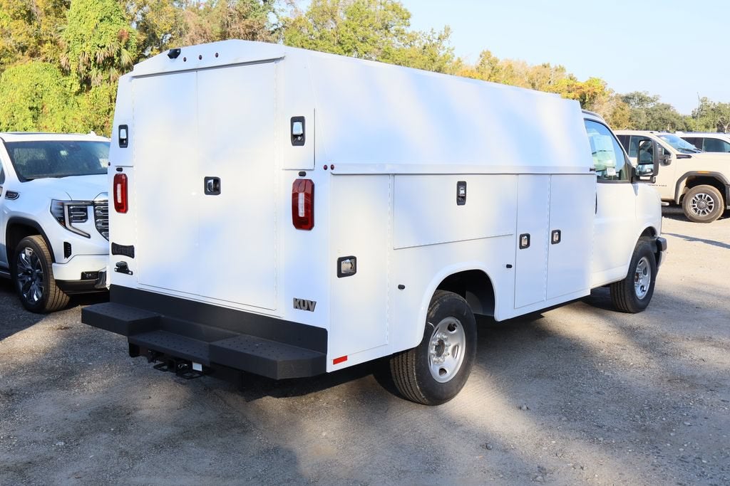 2025 GMC Savana Cutaway 3500 1WT