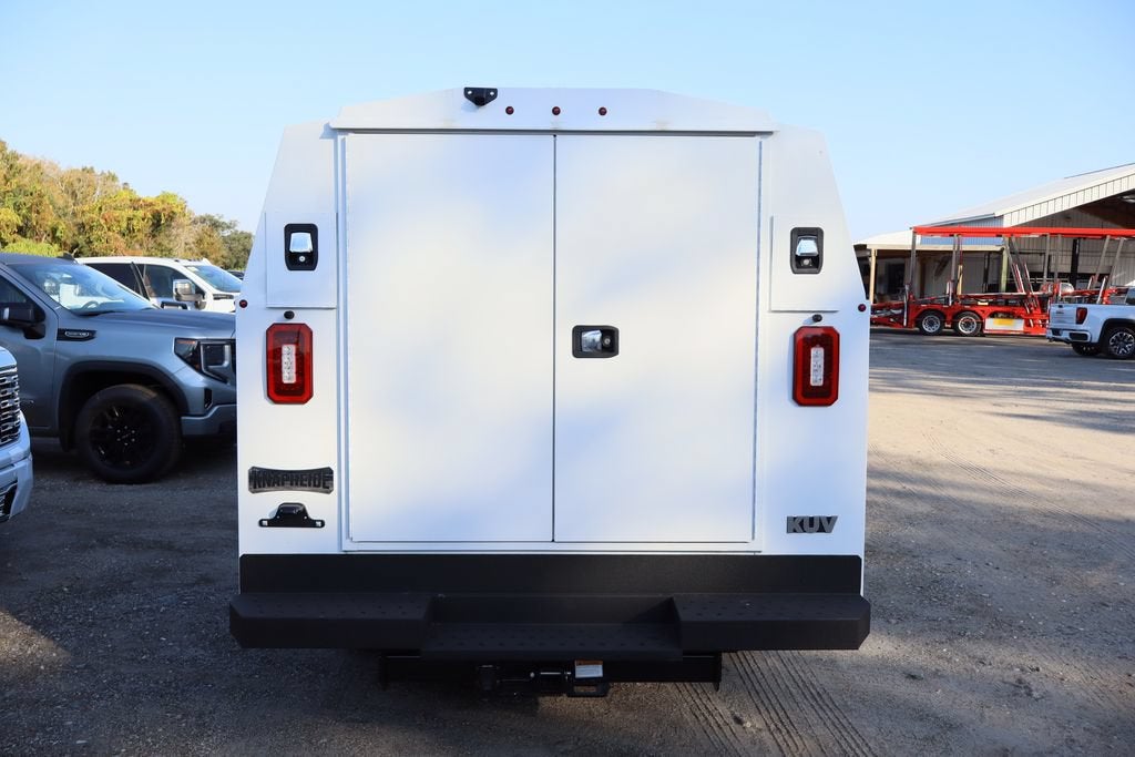 2025 GMC Savana Cutaway 3500 1WT