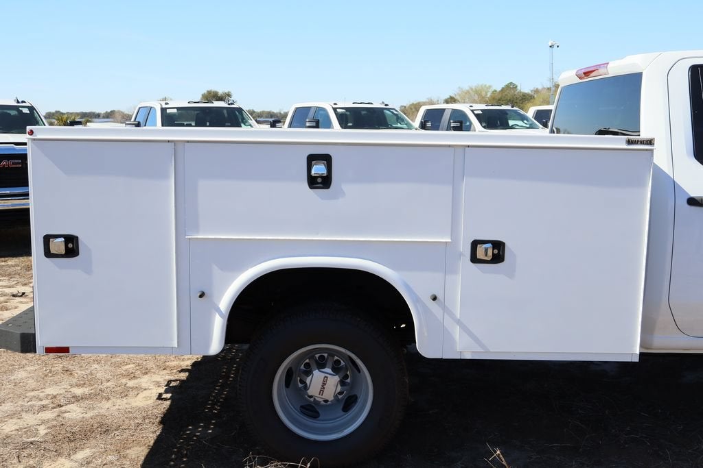 2025 GMC Sierra 3500 HD Chassis Cab Pro