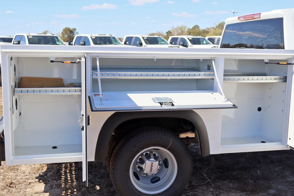 2025 GMC Sierra 3500 HD Chassis Cab Pro