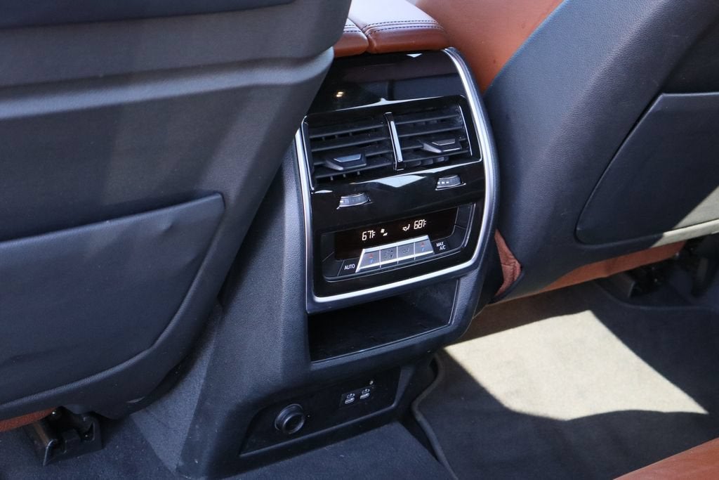 2022 BMW X7 M50i