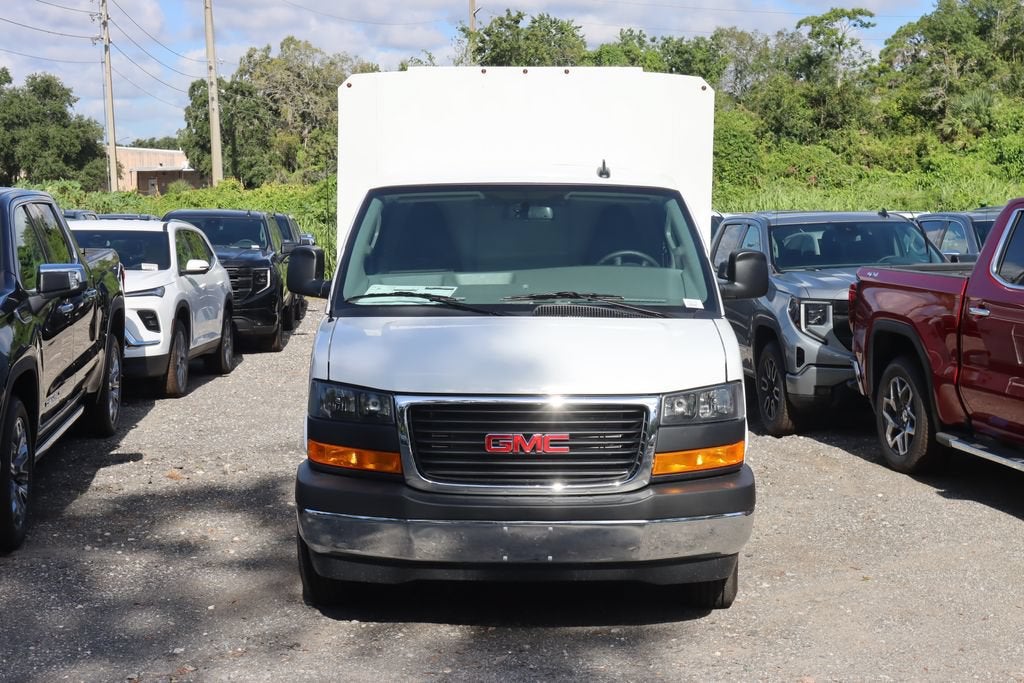 2025 GMC Savana Cutaway 3500 1WT