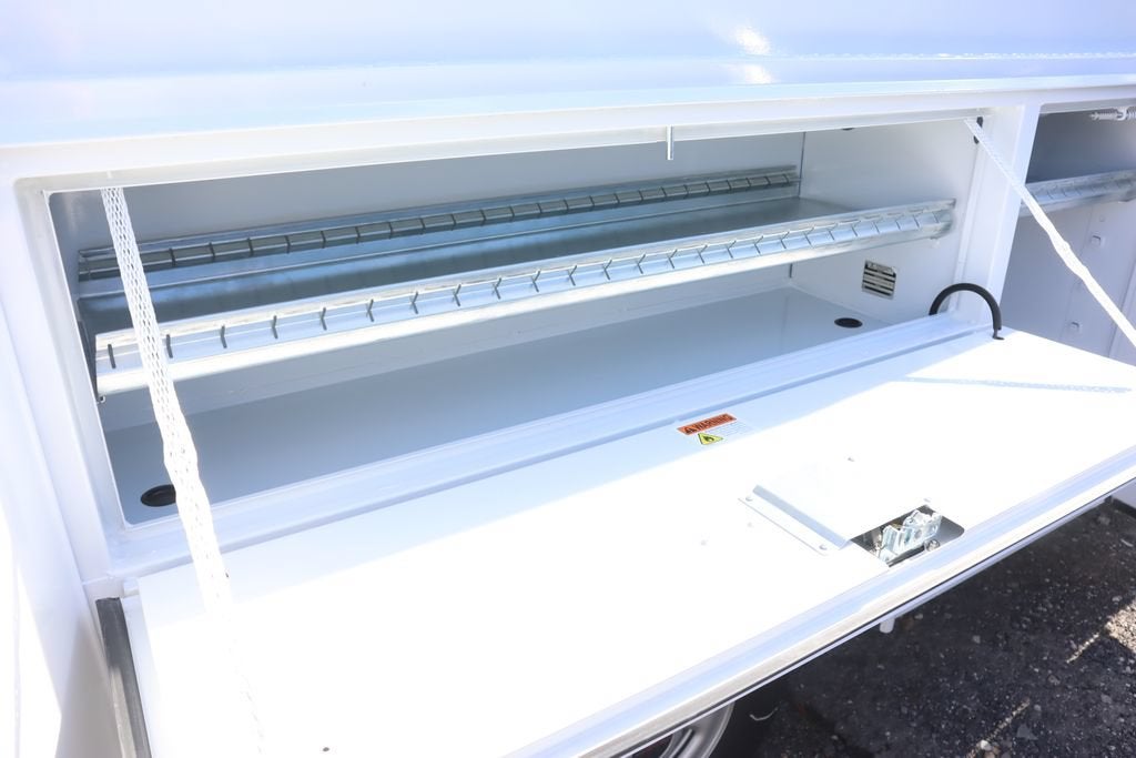 2025 GMC Savana Cutaway 3500 1WT