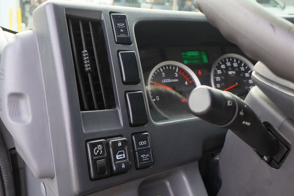 2022 Isuzu NPR XD Base