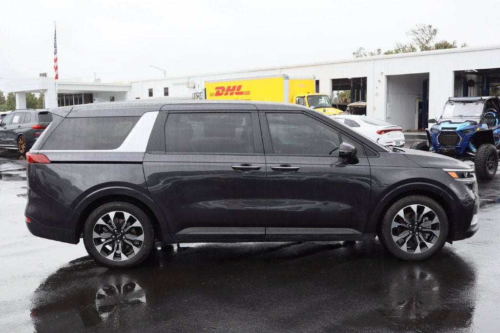 2023 Kia Carnival EX - Photo 12