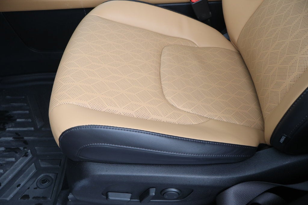 2023 Kia Carnival EX - Photo 22