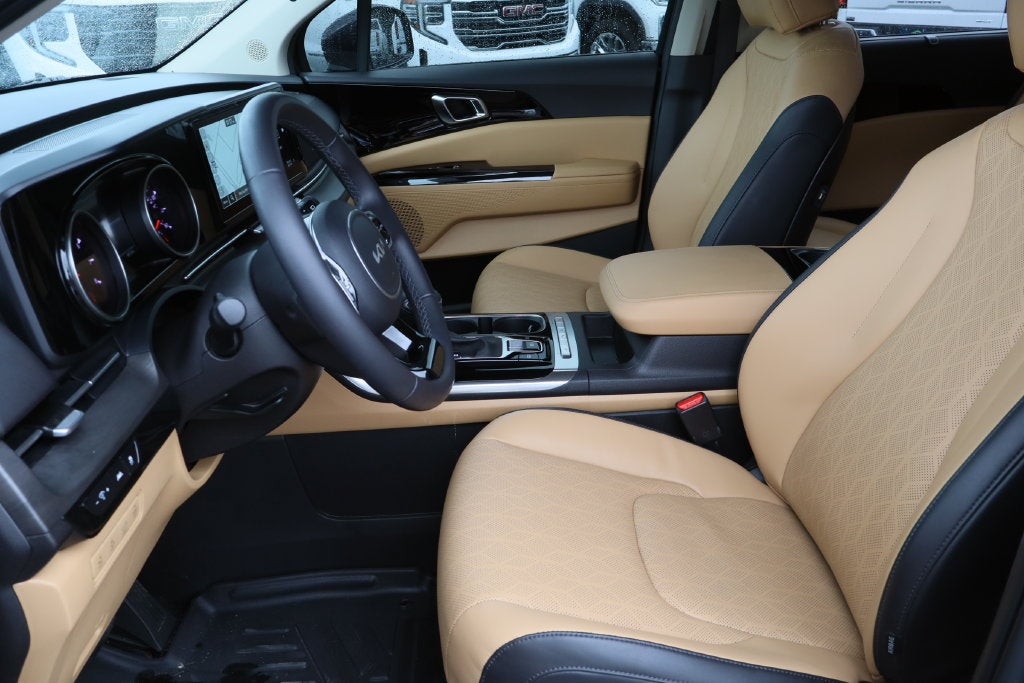 2023 Kia Carnival EX - Photo 23