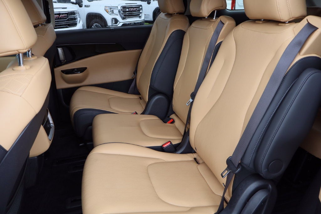 2023 Kia Carnival EX - Photo 25