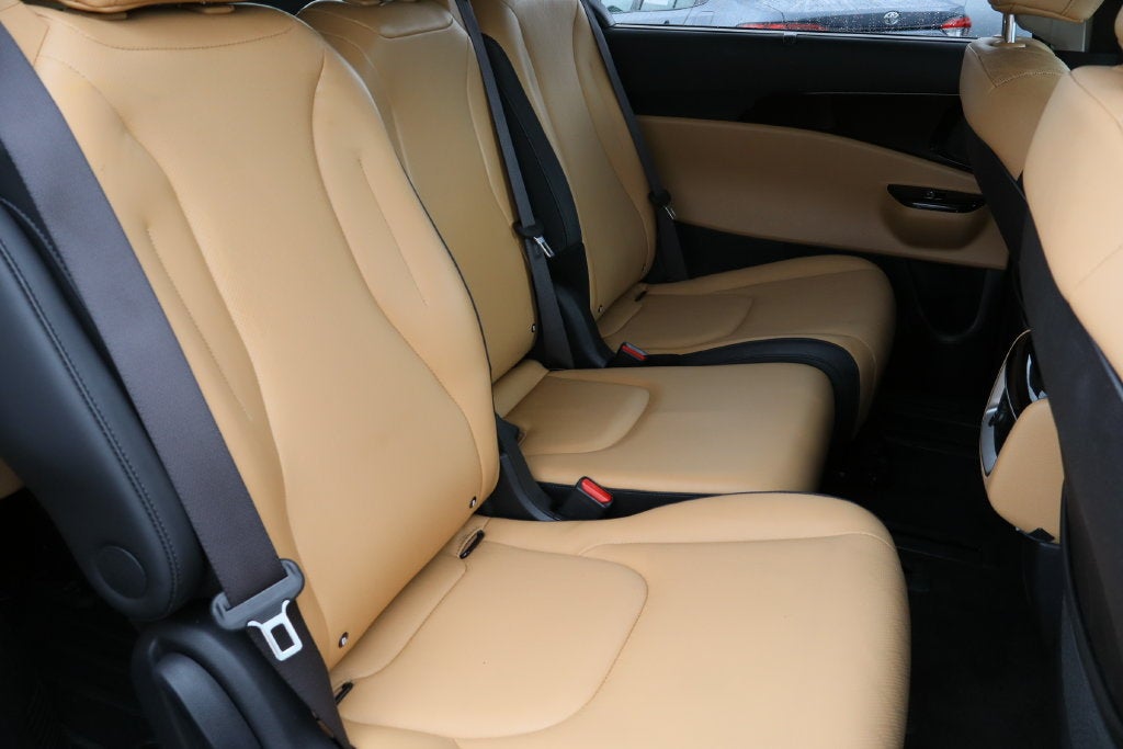 2023 Kia Carnival EX - Photo 29
